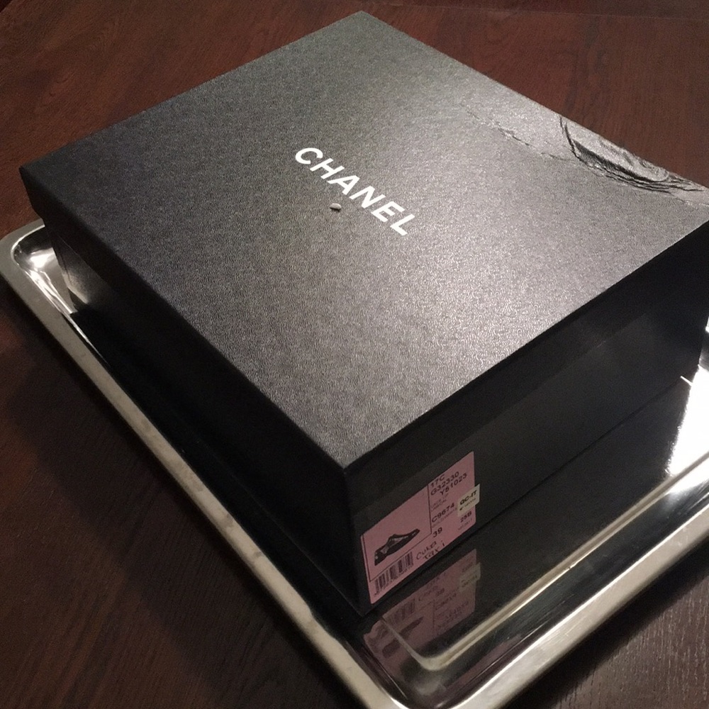 CHANEL Shoe Box - Picture 3 of 11